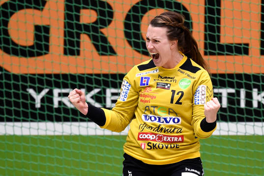 Skövdes målvakt Cecilia Grubbström jublar