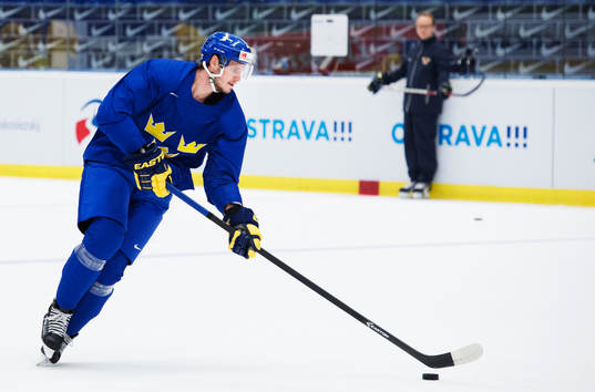 Oliver Ekman Larsson på Sveriges ishockeylandslags träning