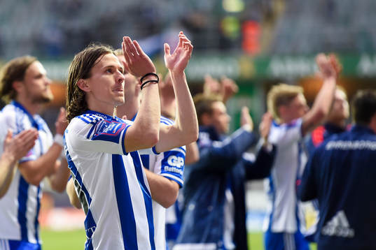 IFK Göteborgs Lasse Vibe tackar publiken