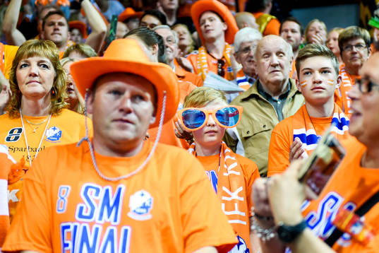 Kristianstads supportrar före SM-finalen i handboll mellan