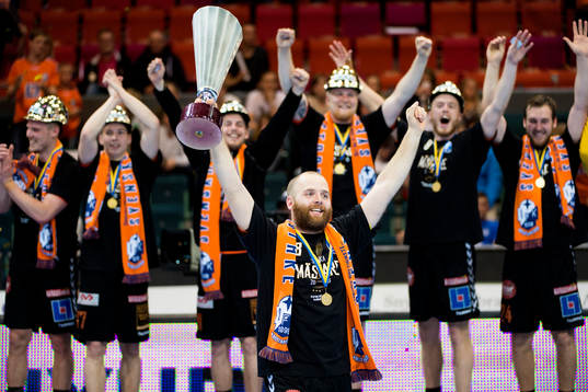 Kristianstad och Johan Jepson  jublar med bucklan