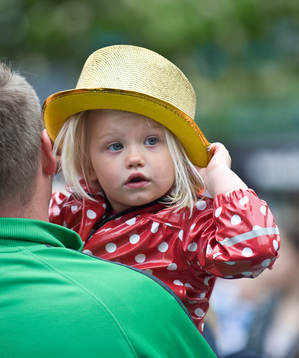 Guldhatten på plats när  IFK-spelarna hyllas på torget i