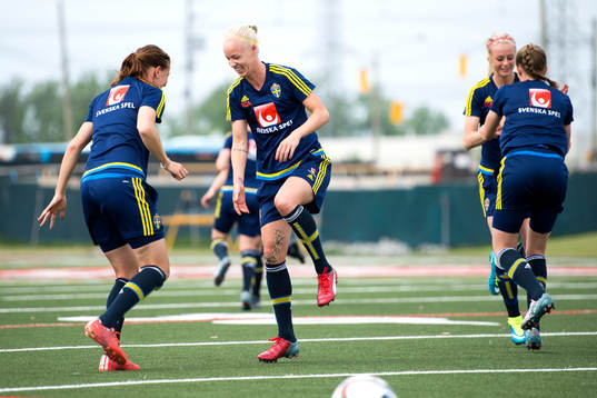 Sveriges Lotta Schelin och Caroline Seger