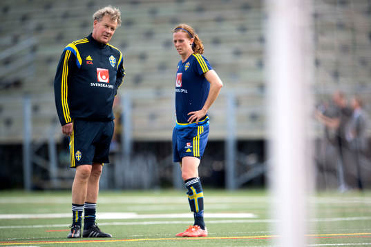 Sveriges målvaktstränare Mikael Olsson och Lotta Schelin