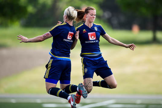 Sveriges Nilla Fischer och Lotta Schelin