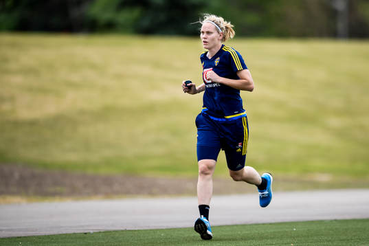 Sveriges Lisa Dahlkvist tränar för sig själv