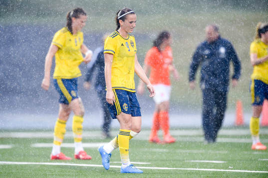 Sveriges Kosovare Asllani deppar