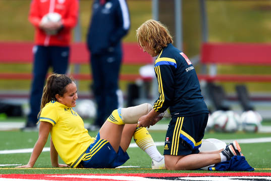 Sveriges Malin Diaz Pettersson får behandling