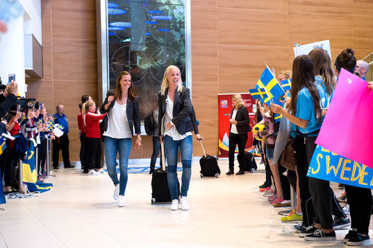 Sveriges Lotta Schelin och Caroline Seger