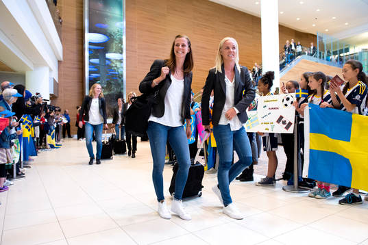 Sveriges Lotta Schelin och Caroline Seger
