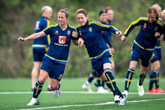 Bläddra bland fler bilder av Fotboll, Dam, VM, Sverige, Träning