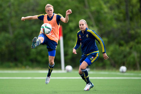 under Sveriges Jessica Samuelsson och Charlotte Rohlin en