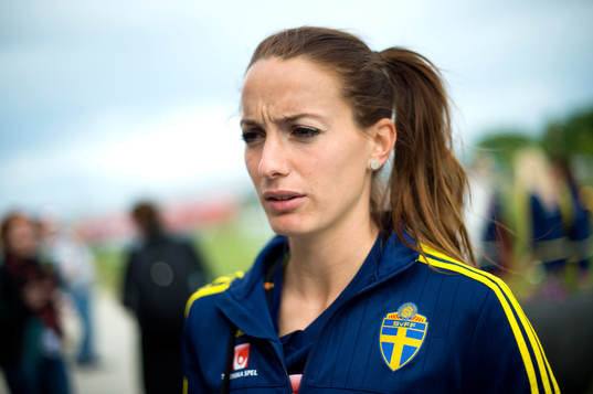 Sveriges Kosovare Asllani blir intervjuad