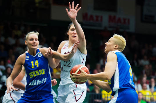 Sveriges Louice Halvarsson och Kadidja Andersson utmanar