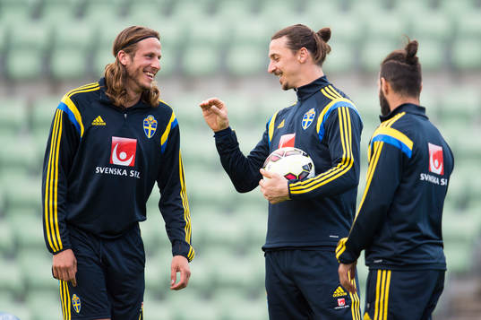 Sveriges Jonas Olsson, Zlatan Ibrahimovic och Jimmy Durmaz