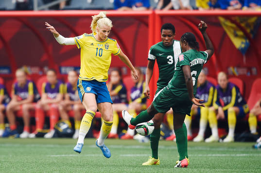 Sveriges Sofia Jakobsson mot Nigerias Osinachi Ohale och