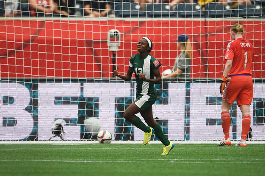 Nigerias Ngozi Okobi jublar