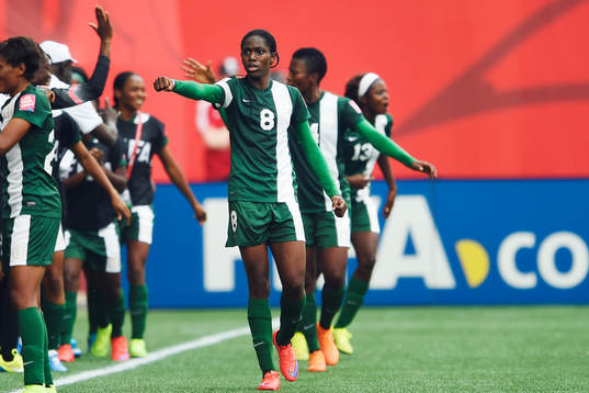 Nigerias Asisat Oshoala jublar