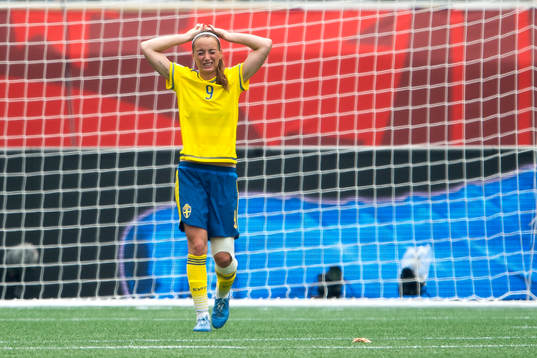 Sveriges Kosovare Asllani deppar