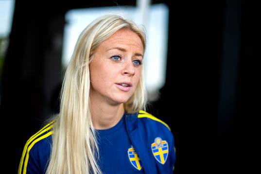 Sveriges Amanda Ilestedt blir intervjuad