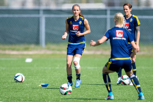 Sveriges Kosovare Asllani och Therese Sjögran