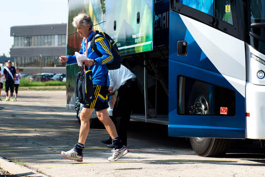 Sveriges förbundskapten Pia Sundhage går från bussen