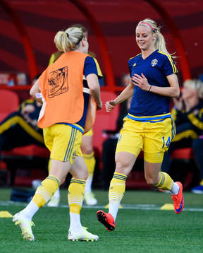 Sveriges Amanda Ilestedt innan fotbollsmatchen i VM mellan