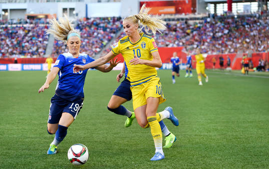 s Julie Johonston och Sveriges Sofia Jakobsson