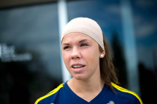 Sveriges Jessica Samuelsson blir intervjuad