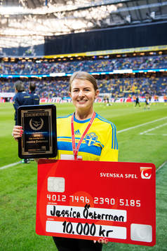 Jessica Österman (Årets Kvinnliga Ledare) har tagit emot