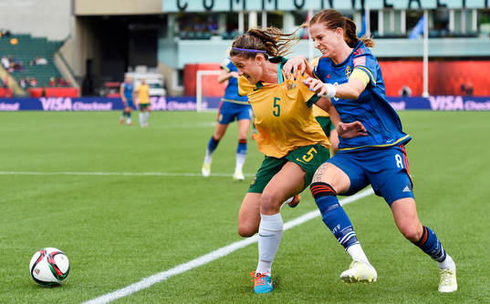 Australiens Laura Alleway och Sveriges Lotta Schelin