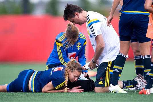 Sveriges Charlotte Rohlin ligger skadad