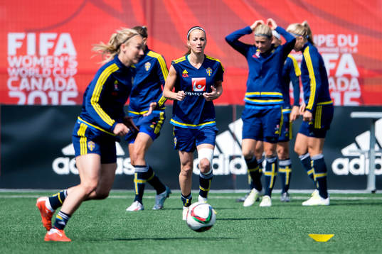 Sveriges Kosovare Asllani