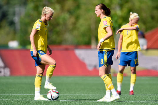 Sveriges Sofia Jakobsson och Lotta Schelin deppar
