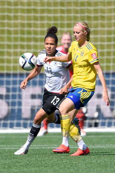 Tysklands Celia Sasic och Sveriges Amanda Ilestedt