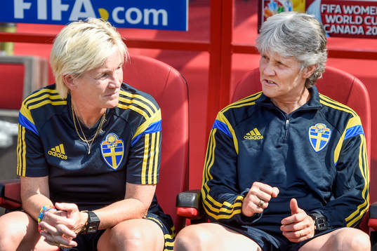Sveriges assisterande förbundskapten Lilie Persson och