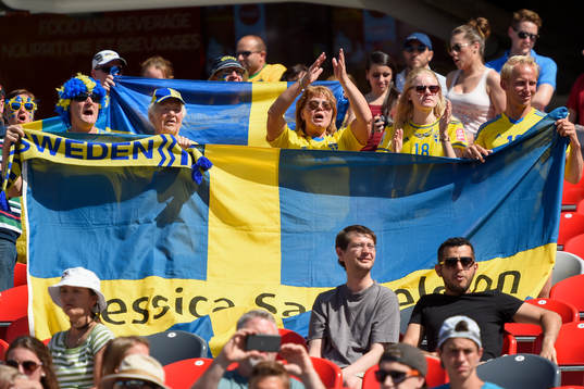 Svenska supportrar på läktaren