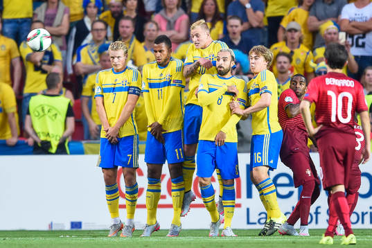 Sveriges Oscar Hiljemark , Isaac Kiese Thelin , John