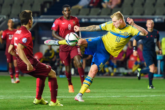 Sveriges John Guidetti med målchans
