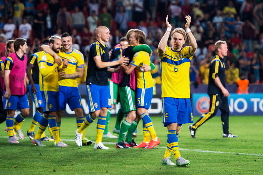 Sveriges Oscar Lewicki tackar publiken