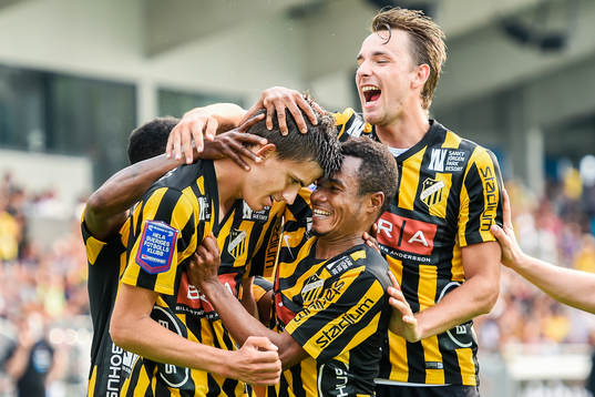 Häckens Alexander Jeremejeff firar