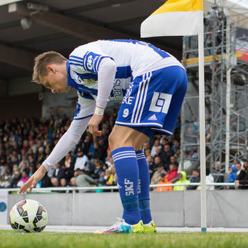 Göteborgs Søren Rieks lägger upp bollen