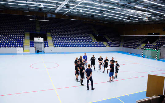Handbollslaget HK Malmö tränar i Baltiska hallen