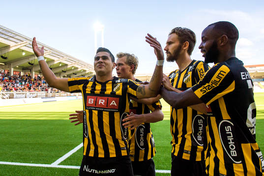Häckens Paulo de Oliveira jublar