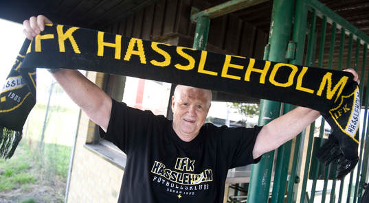 Per Inge Dahlkvist signalerar för IFK Hässleholm