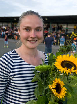 Friidrottsstjärnan Elise Malmberg hyllades i pauesen