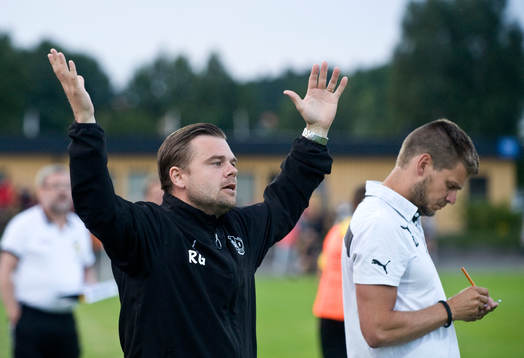 Tränare Robert Grandén manar på sina HIF:are