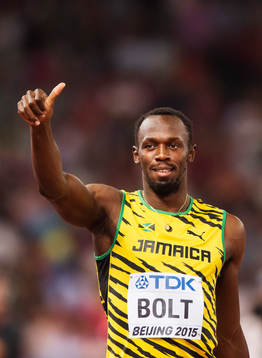 Jamaicas Usain Bolt gör tummen upp till publiken