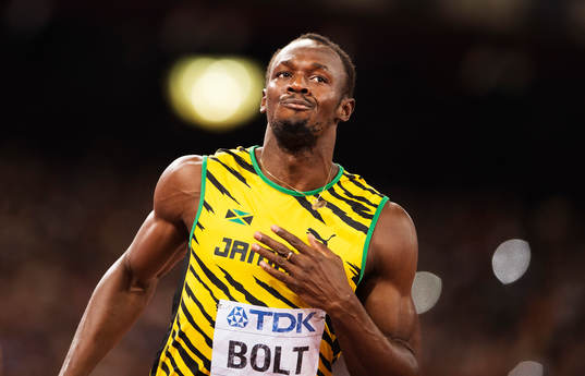Jamaicas Usain Bolt jublar