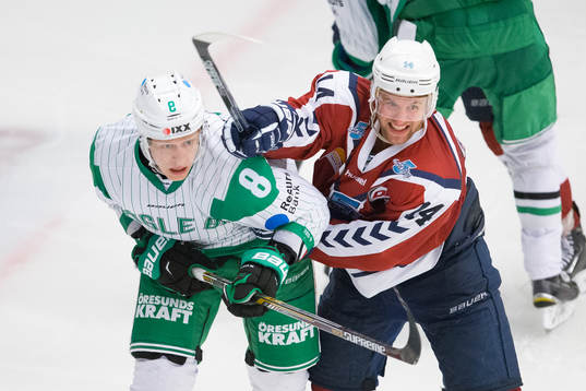 Rögle hockeys Jesper Williamsson och Hamburg Freezers
